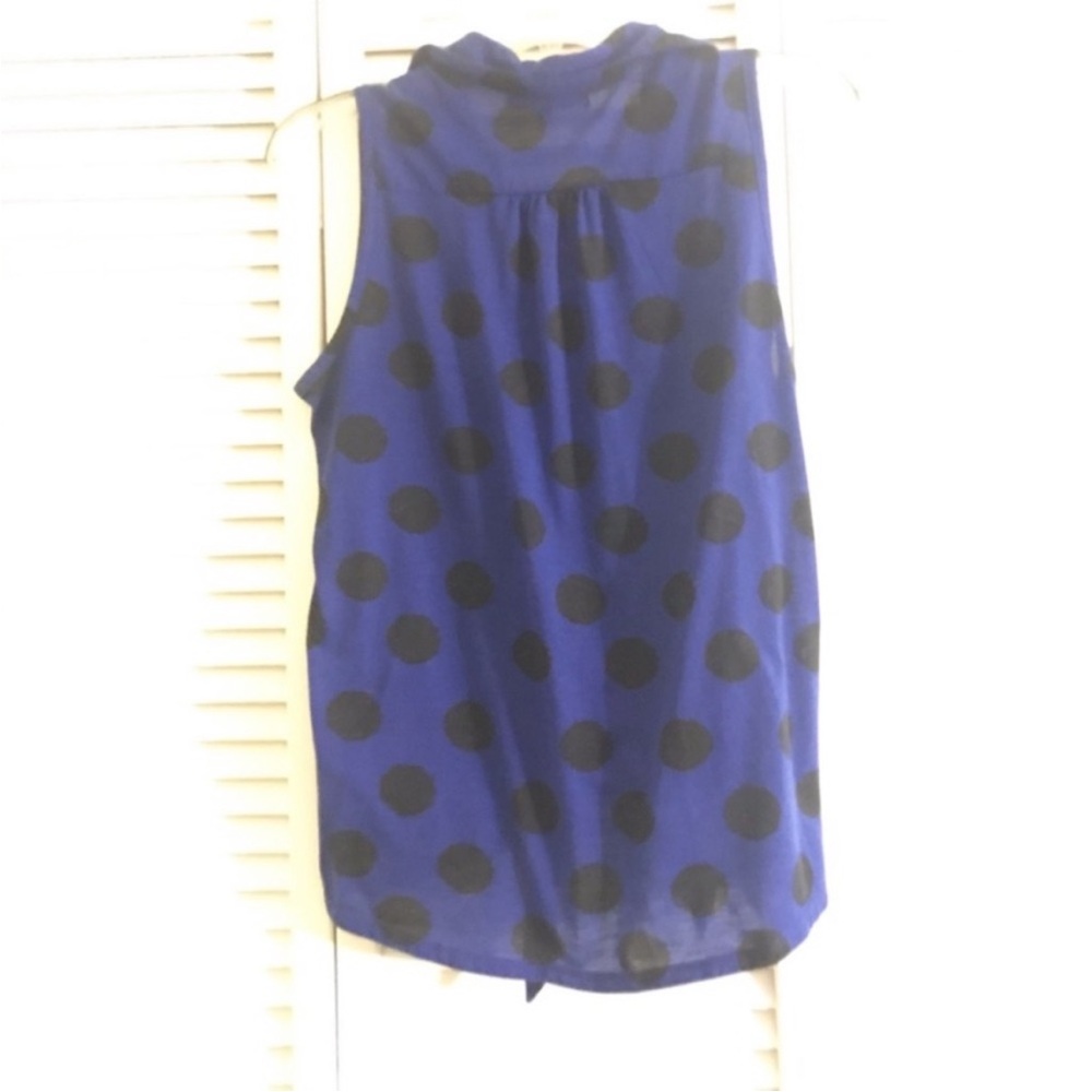 L sleeveless button down tie front blue dot top